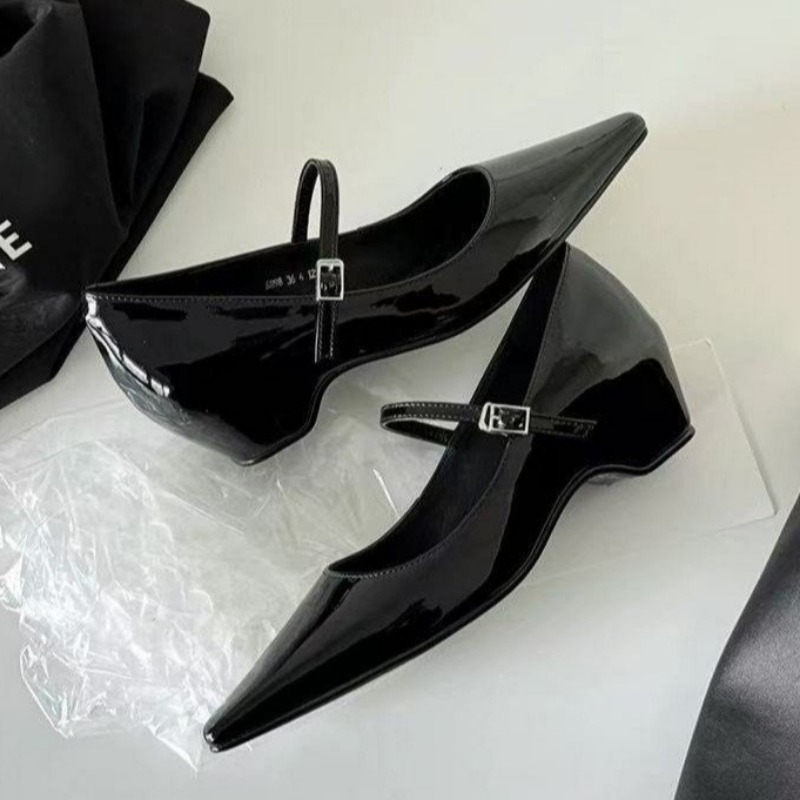 أحذية نسائية أنيقة جديدة لعام  - مراجعة Women'S Fashion Shoes وسعره