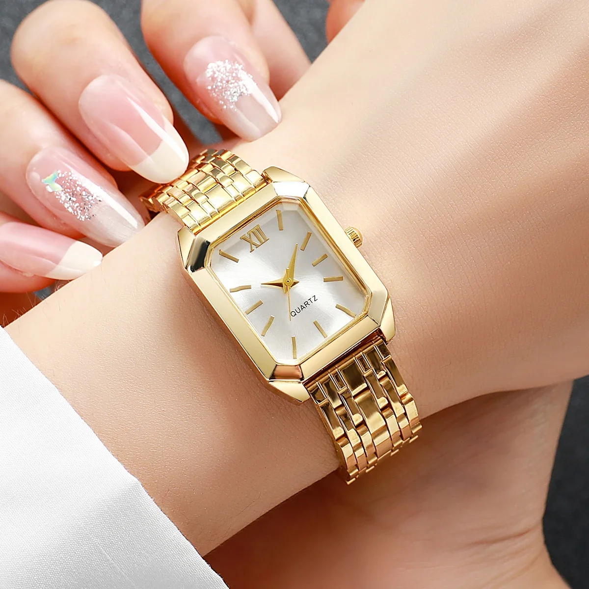 ساعة يد نسائية فاخرة بتصميم مر - مراجعة Fashion Women Watch وسعره
