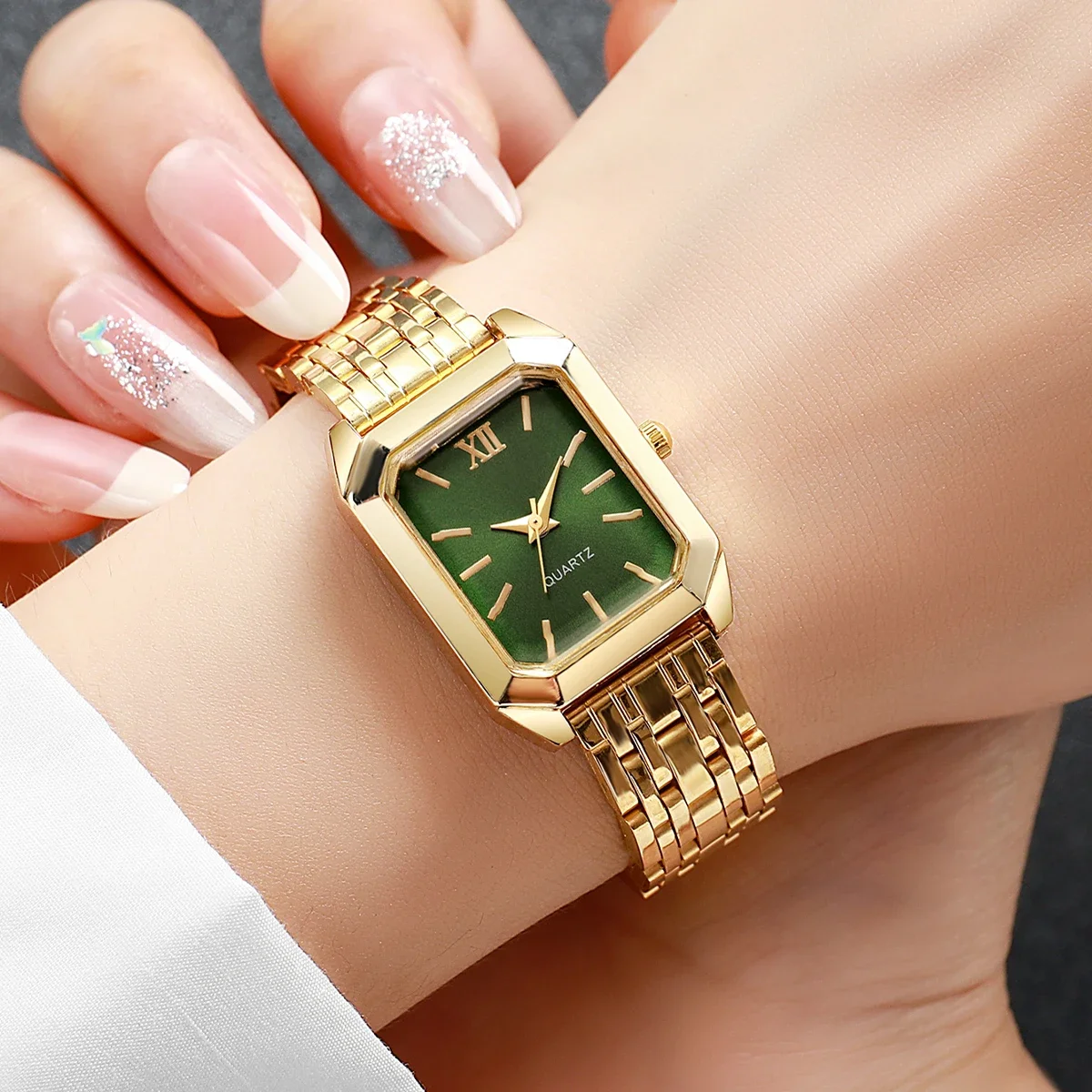 ساعة يد نسائية فاخرة بتصميم مر - مراجعة Fashion Women Watch وسعره